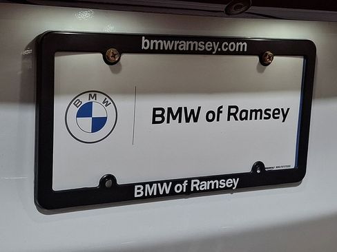 Used 2024 Chrysler Pacifica Select image 30