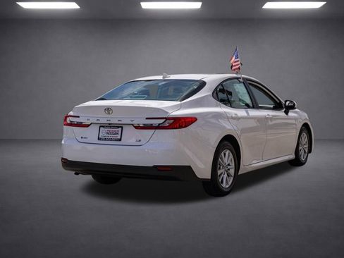 Used 2025 Toyota Camry LE image 4