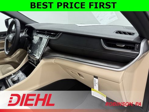 New 2025 Jeep Grand Cherokee Limited w/ Black Appearance Package image 17