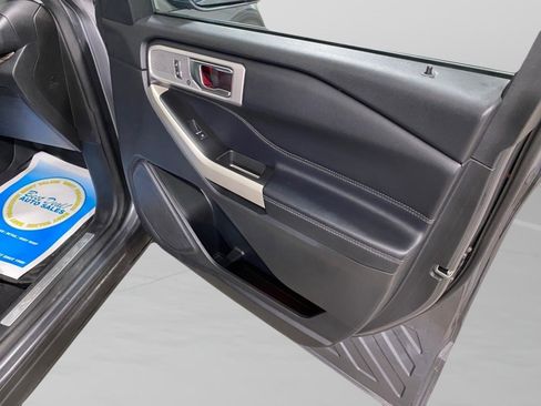 Used 2021 Ford Explorer Limited image 32