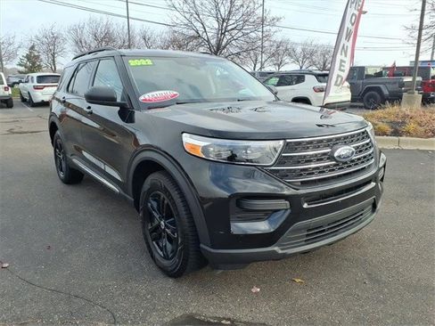 Used 2022 Ford Explorer XLT image 3