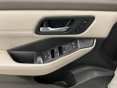 Used 2023 Nissan Rogue SL w/ SL Premium Package image 11