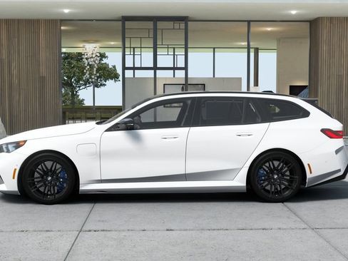 New 2027 BMW M5 Touring AWD/4WD image 31