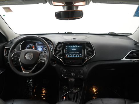 Used 2019 Jeep Cherokee Limited image 12