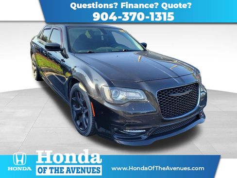 Used 2022 Chrysler 300 Touring L w/ Popular Equipment Group RWD image 1
