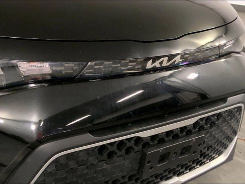 Used 2025 Kia Soul LX w/ LX Technology Package FWD image 28