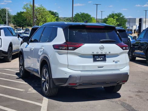 Used 2025 Nissan Rogue SL AWD/4WD image 7