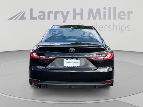 Used 2025 Toyota Camry SE FWD image 4