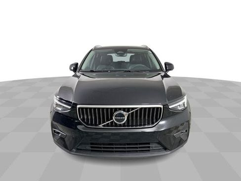Used 2023 Volvo XC40 B5 Plus AWD/4WD image 3