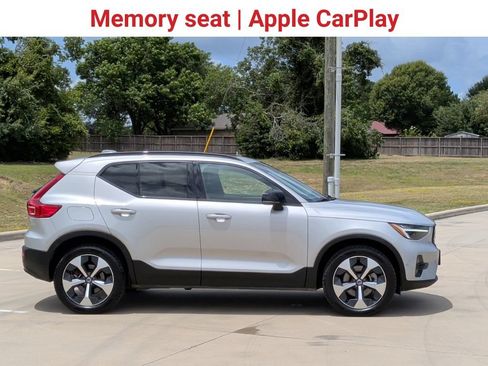 Used 2025 Volvo XC40 B5 Plus AWD/4WD image 9