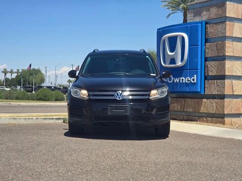Used 2017 Volkswagen Tiguan Limited w/ Premium Package FWD image 4