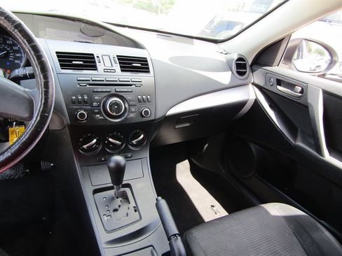 Used 2013 MAZDA MAZDA3 i SV w/ Convenience Pkg image 11