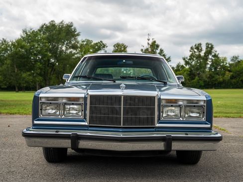 Used 1988 Chrysler Fifth Avenue RWD image 3