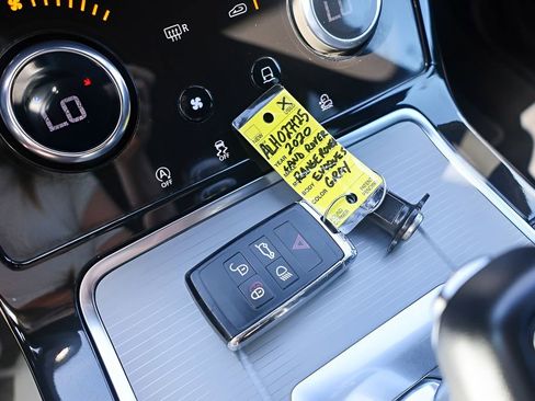 Used 2020 Land Rover Range Rover Evoque S image 4