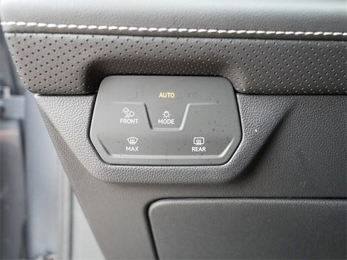 Certified 2025 Volkswagen Atlas SE image 26