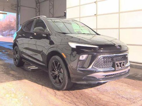 Used 2024 Buick Encore GX Sport Touring image 3