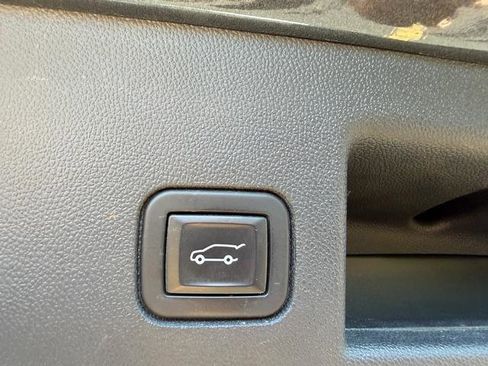 Used 2021 Chevrolet Equinox LT image 17