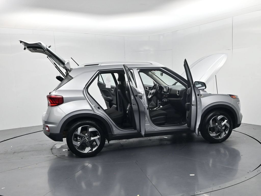 Used 2025 Hyundai Venue SEL FWD image 47