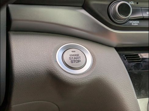 Used 2019 Hyundai Elantra Value Edition FWD image 17