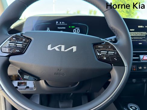 New 2026 Kia Niro EX FWD image 12