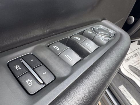 Used 2022 Chevrolet Suburban High Country AWD/4WD image 10