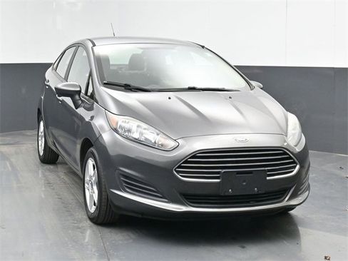 Used 2017 Ford Fiesta SE image 3