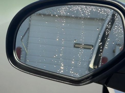 Used 2013 Chevrolet Avalanche LTZ image 16