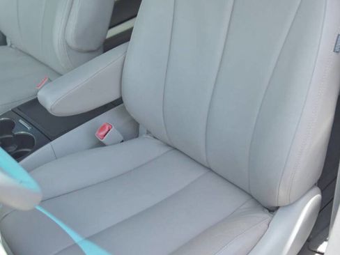 Used 2011 Toyota Sienna LE image 15