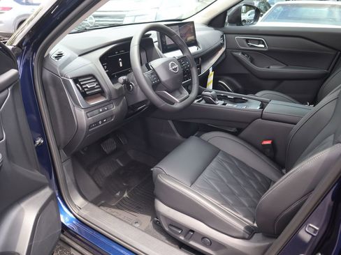 New 2025 Nissan Rogue Platinum w/ Platinum Premium Package image 13