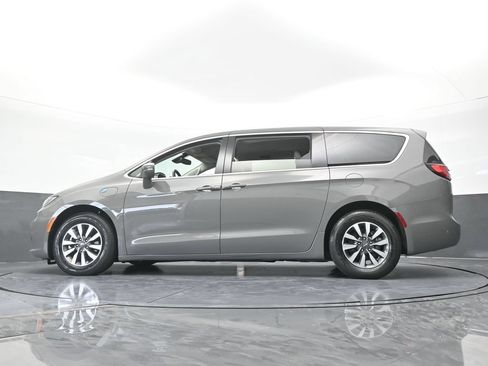 Used 2022 Chrysler Pacifica Touring-L FWD image 61