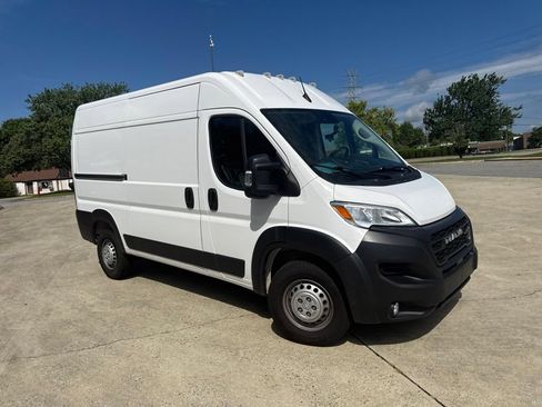 Used 2025 RAM ProMaster 2500 w/ Convenience Group FWD image 8