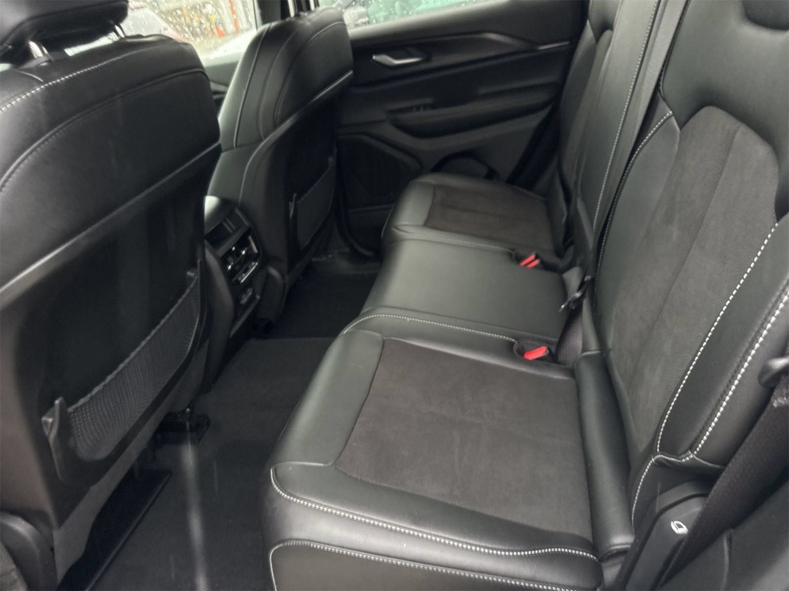 Used 2023 Jeep Grand Cherokee Altitude AWD/4WD image 6