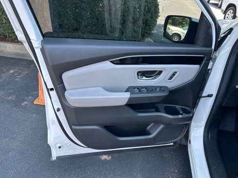 Used 2025 Honda Pilot Touring image 22