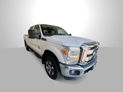 Used 2016 Ford F250 Lariat w/ Lariat Interior Package image 2