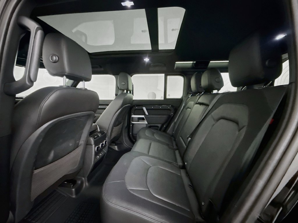 Certified 2024 Land Rover Defender 110 X-Dynamic SE AWD/4WD image 23