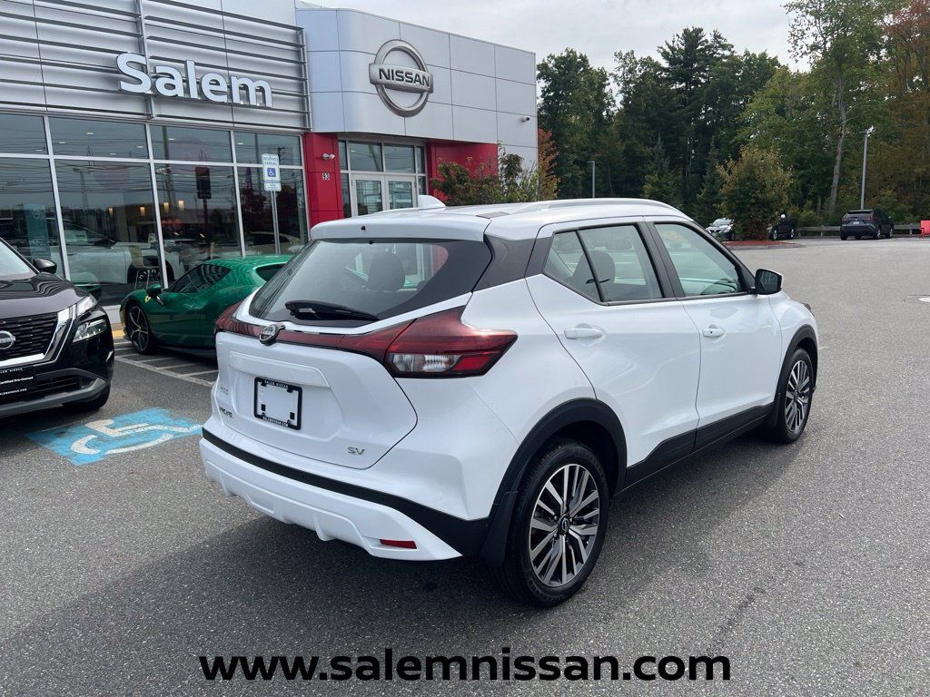 Used 2023 Nissan Kicks SV FWD image 7