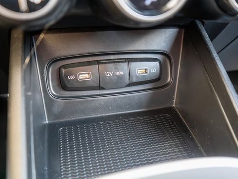 Used 2022 Hyundai Venue SEL image 30