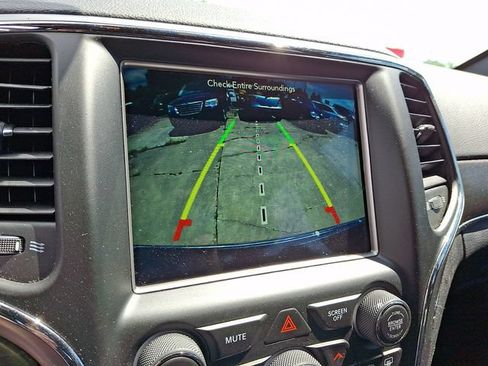 Used 2018 Jeep Grand Cherokee Limited AWD/4WD image 24