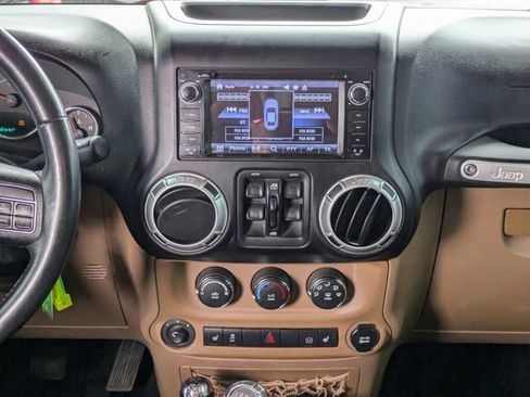 Used 2012 Jeep Wrangler Unlimited Sahara AWD/4WD image 18