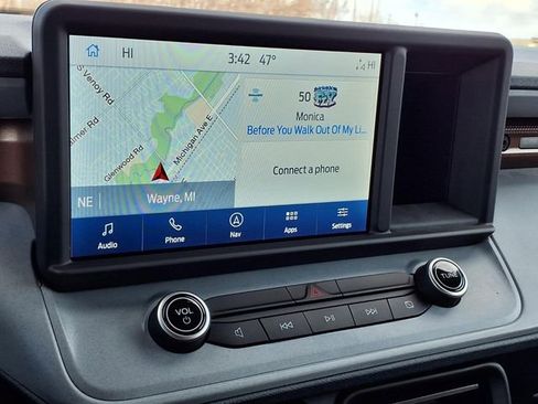 Used 2023 Ford Maverick Lariat w/ Lariat Luxury Package image 12