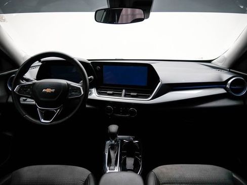 Used 2025 Chevrolet Trax LT w/ Driver Confidence Package image 22