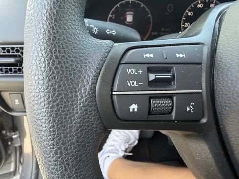 Used 2027 Honda HR-V LX image 17