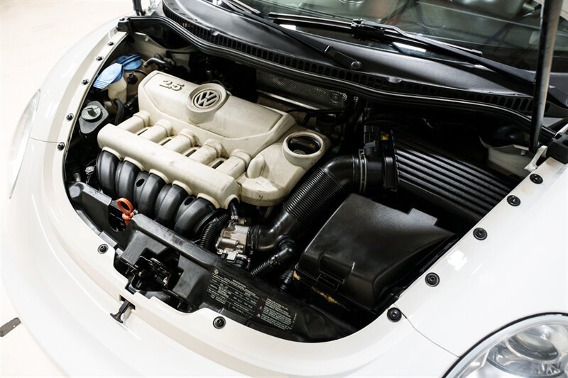 Used 2010 Volkswagen Beetle Convertible FWD image 30