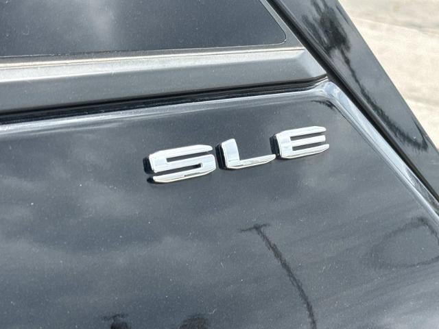 Used 2023 GMC Terrain SLE w/ Driver Convenience Package FWD image 11