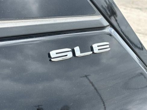 Used 2023 GMC Terrain SLE w/ Driver Convenience Package FWD image 11