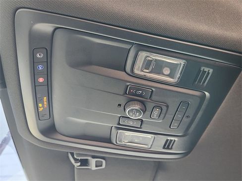 Used 2021 Chevrolet Suburban High Country image 25