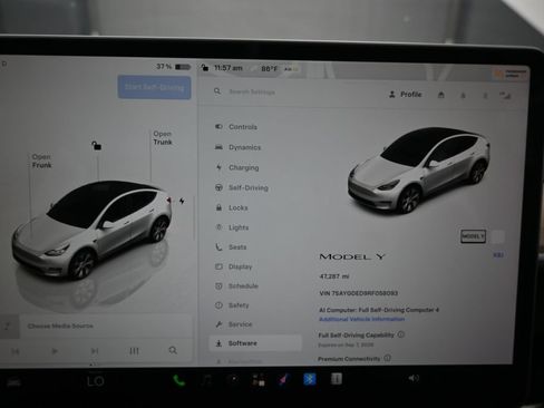 Used 2024 Tesla Model Y 2WD image 26