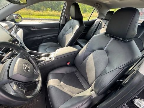 Used 2022 Toyota Camry XSE FWD image 9