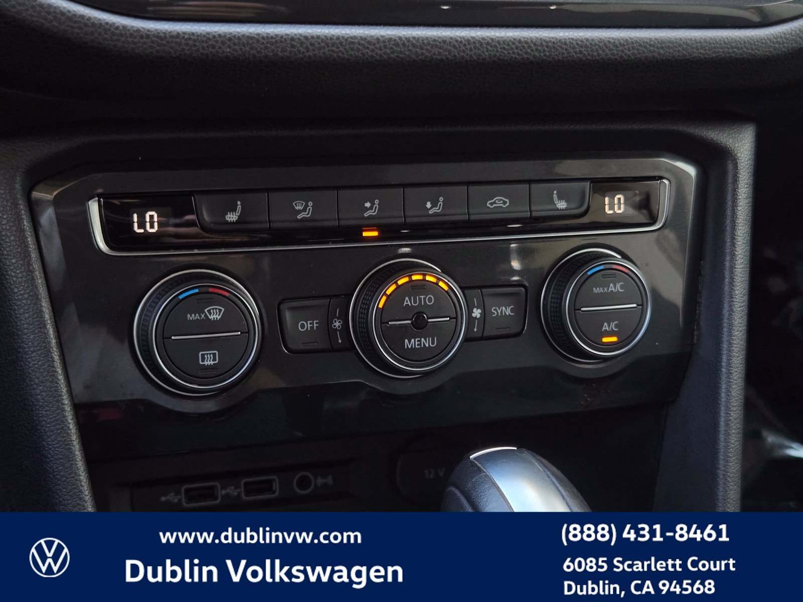 Used 2018 Volkswagen Tiguan SE w/ 3rd Row Seat Package AWD/4WD image 19