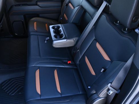 Used 2024 GMC Sierra 2500 AT4 w/ AT4 Premium Plus Package image 12